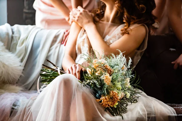 Свадебная Девушка Свадебным Букетом — стоковое фото