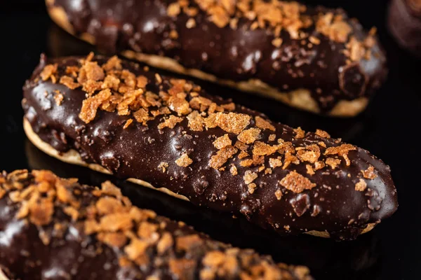 Sobremesas Francesas Tradicionais Eclairs Com Cobertura Chocolate — Fotografia de Stock