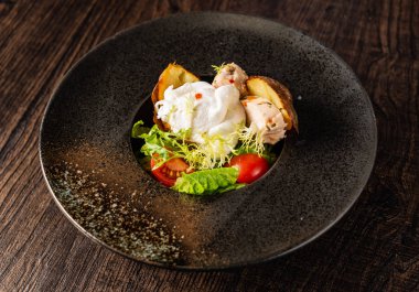 haşlanmış yumurta ile kavrulmuş patates