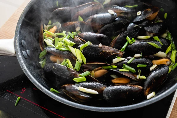 Cozze Sulla Padella — Foto Stock