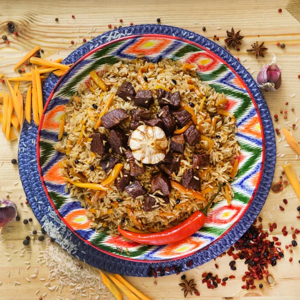 Pilaf Mit Hammelfleisch Karotten Zwiebeln Knoblauch Pfeffer Und Kreuzkümmel Ein — Stockfoto