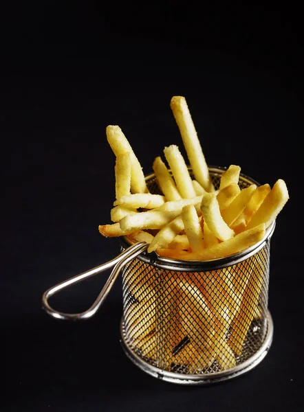 Pommes Auf Schwarzem Hintergrund — Stockfoto