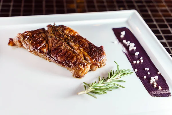 Chutné Steaky Omáčkou — Stock fotografie