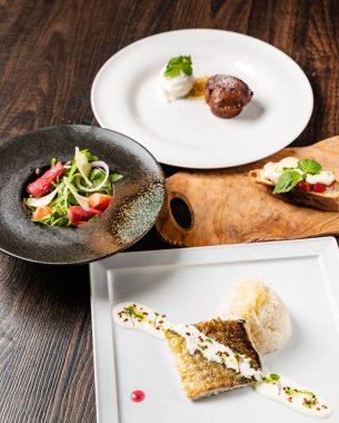 Restoranda akşam yemeği.