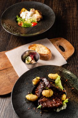 Restoranda akşam yemeği.