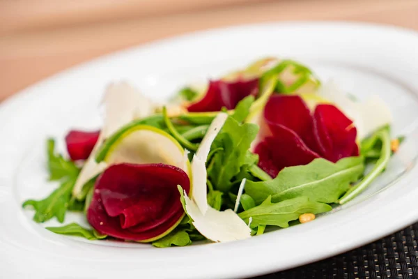 Carpaccio Betterave Feuilles Roquette — Photo