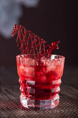 kokteyl barda, yakın çekim