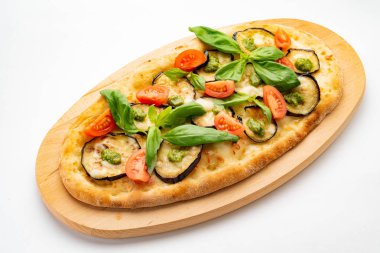 kavrulmuş sebze vejetaryen pizza