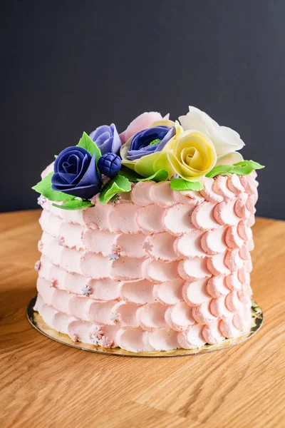 有花的生日蛋糕 — 图库照片