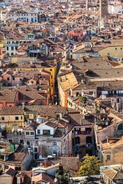 İtalya 'nın Venedik kentinin çatılarının havadan görünüşü
