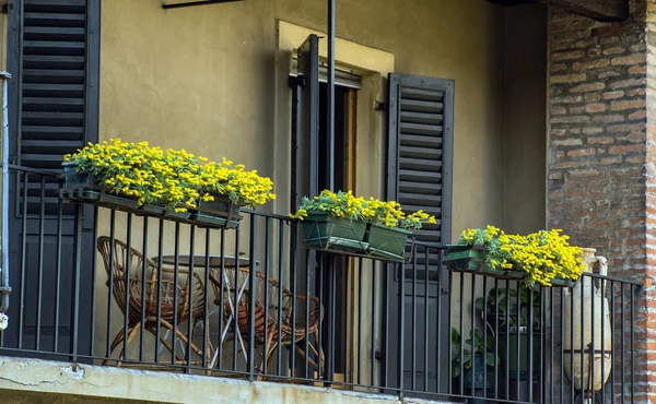 Beautiful Old Balconies Red Flowers Vases Verona Italy — Stock Photo, Image