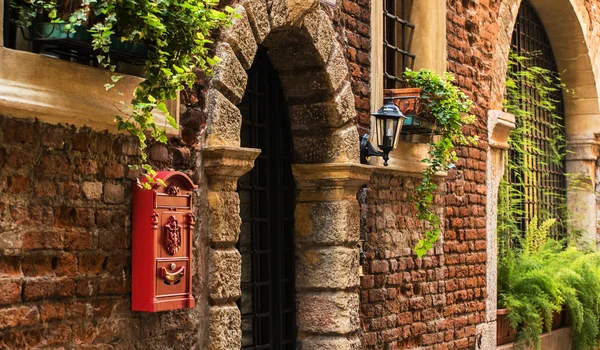 Beautiful Old Balconies Red Flowers Vases Verona Italy — Stock Photo, Image