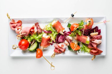 Lokantada servis edilen lezzetli aperatifler. 