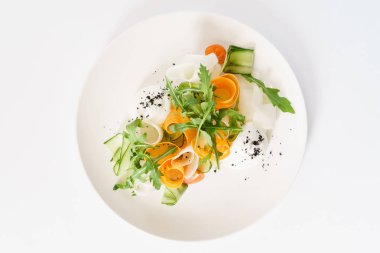 Bahar salatası, üstten görünüm