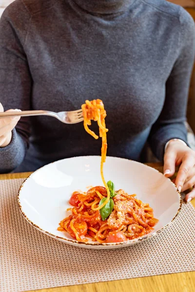 Woman Eating Pasta Tomato Sauce — Stock Photo, Image