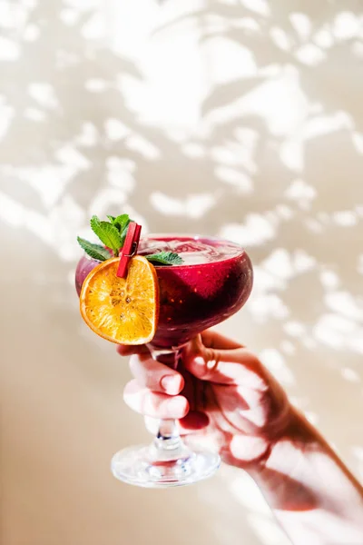 Summer Mocktail Hand — Stock Photo, Image