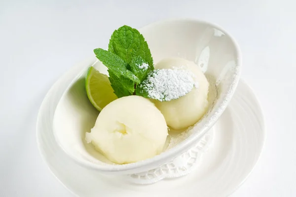 Sorbet Glass Med Mynta Skål — Stockfoto