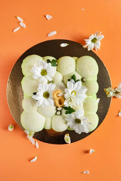 Tårta Med Blommor För Kvinnans Dag — Stockfoto