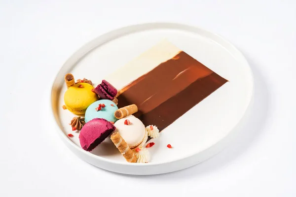 Postre Dulce Colorido Con Macarrones Chocolate — Foto de Stock