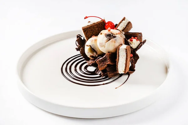 Postre Creativo Con Helado Brownie —  Fotos de Stock