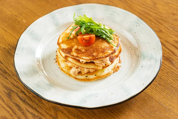 Raggmunk Med Kyckling Och Sallad — Stockfoto