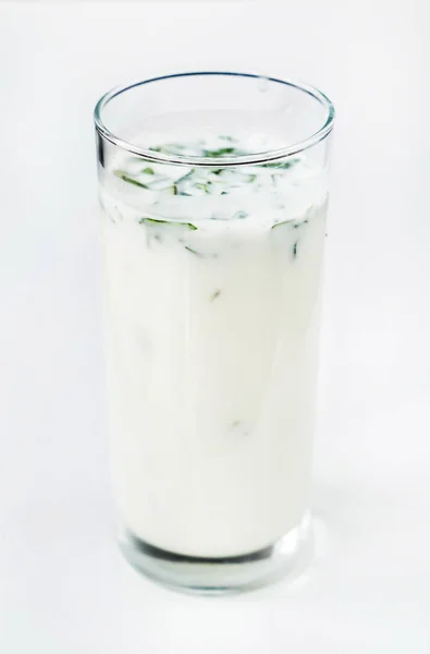 Een Glas Ayran Airan Yoghurt Dranken Zijn Populair Buiten Het — Stockfoto