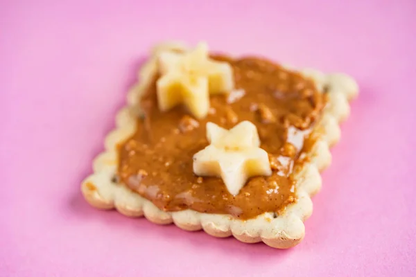 Delicious Toast Mit Erdnussbutter Auf Rosa Hintergrund — Stockfoto