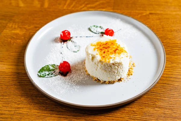 Rohe Vanilleschote Und Kirschkäsekuchen Mit Paläo Zutaten — Stockfoto