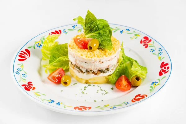 Vlees Salade Met Olijven Close — Stockfoto