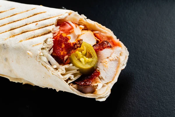 Fajita Wrap Smörgås Svart Bakgrund — Stockfoto