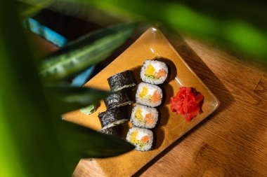 Masayı suşi yakın çekim