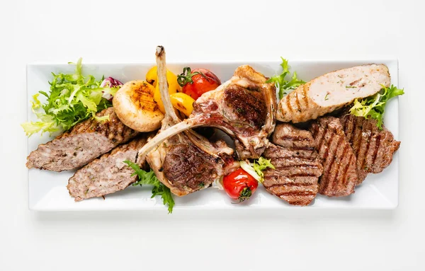 Antipasto Carne Sul Piatto Bianco — Foto Stock