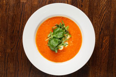 Karidesli domates kremalı çorba.