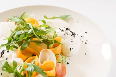 Bahar salatası, kapat.