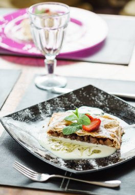 Elmalı börek, yakın çekim.