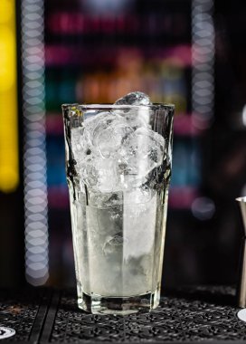 kokteyl barda, yakın çekim