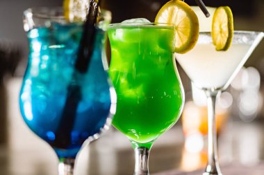 kokteyl barda, yakın çekim