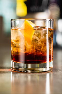 kokteyl barda, yakın çekim