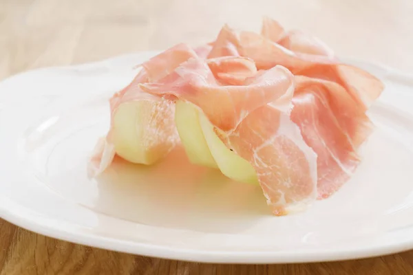 Prosciutto Con Melón Cerca —  Fotos de Stock