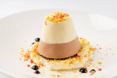 Jöleli tatlı krema ile