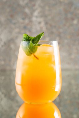 meyve ile yaz limonata