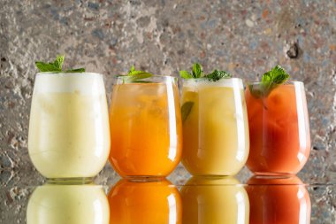 meyve ile yaz limonata