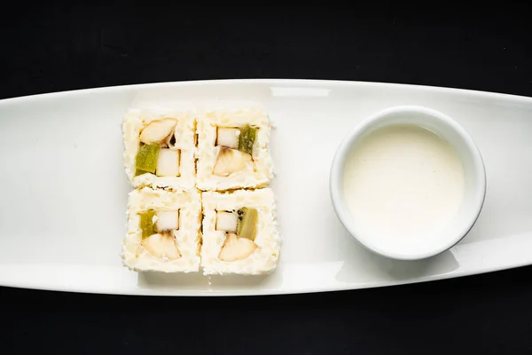 フルーツの甘い寿司 — ストック写真