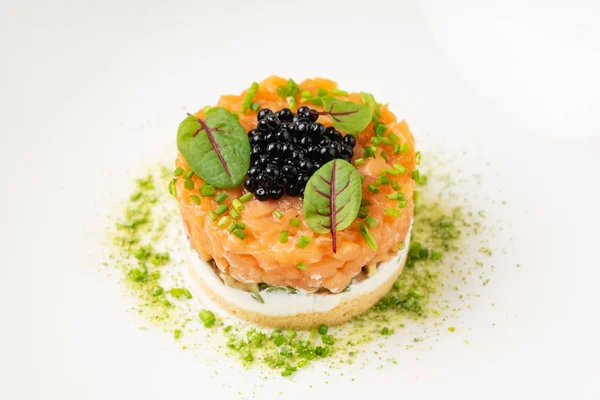 Tartare Saumon Sur Plaque Blanche — Photo