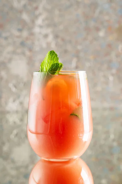 Limonata Estiva Con Frutta — Foto Stock