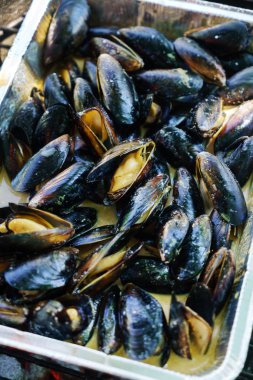 ızgara üzerinde ızgara midye