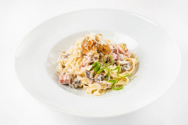 Carbonara Pasta Spaghetti Met Pancetta Harde Parmezaanse Kaas Roomsaus — Stockfoto