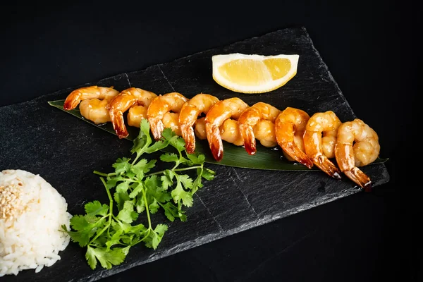 Grilled Shrimp Skewers Seafood Shelfish Shrimps Prawns Skewers Herbs Garlic — Stock Photo, Image