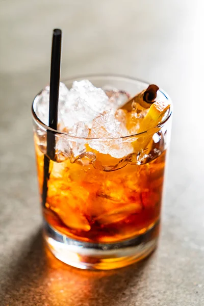 Savoureux Cocktail Alcoolisé Ancienne Dans Bar — Photo