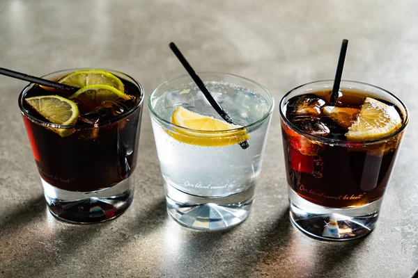 Barda Alkollü Bir Kokteyl Var — Stok fotoğraf